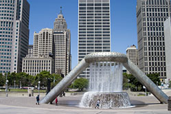 Renaissance Center Park fountain